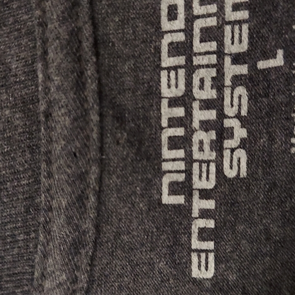 CLASSIC Nintendo Tshirt - Picture 3 of 3